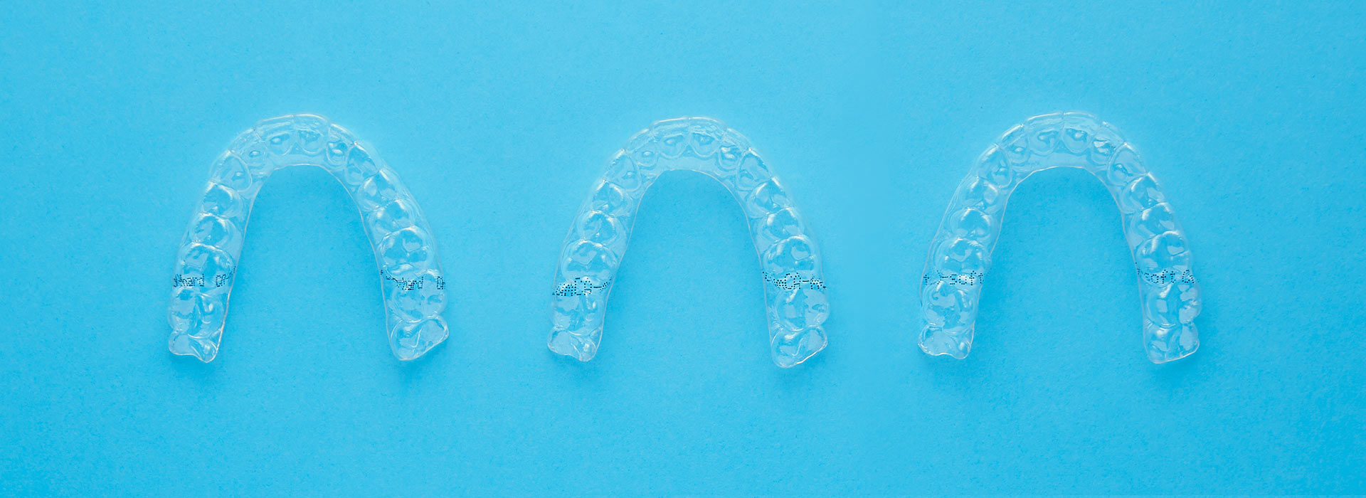 Aligner - Ein fast unsichtbares und herausnehmbares Schienensystem, das nahezu jede Zahnfehlstellung regulieren kann.